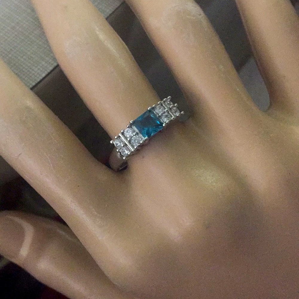 Classic designed Blue Topaz Ring - Picture 8 of 12